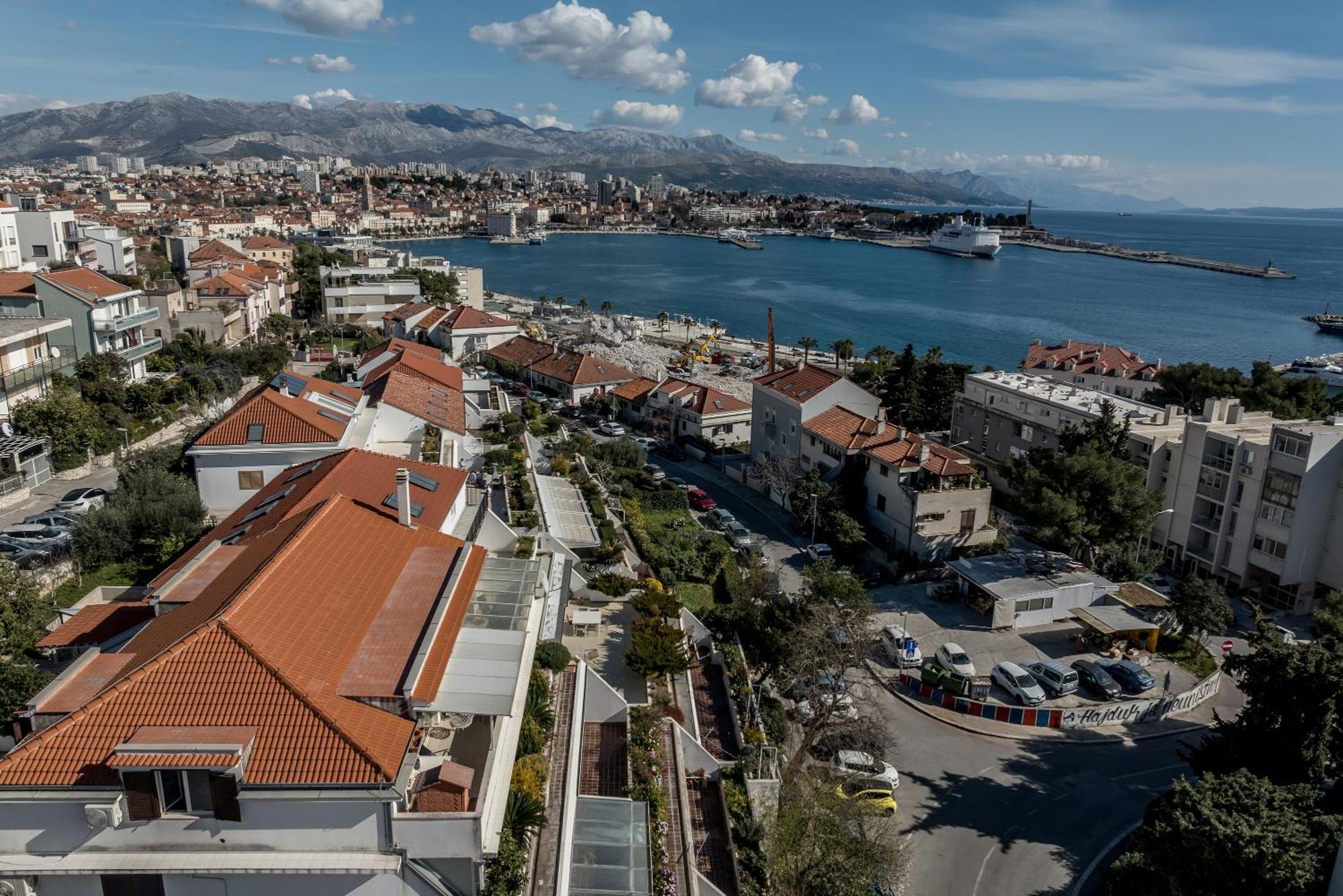 Urban Utopia Penthouse With Private Parking Split Bagian luar foto
