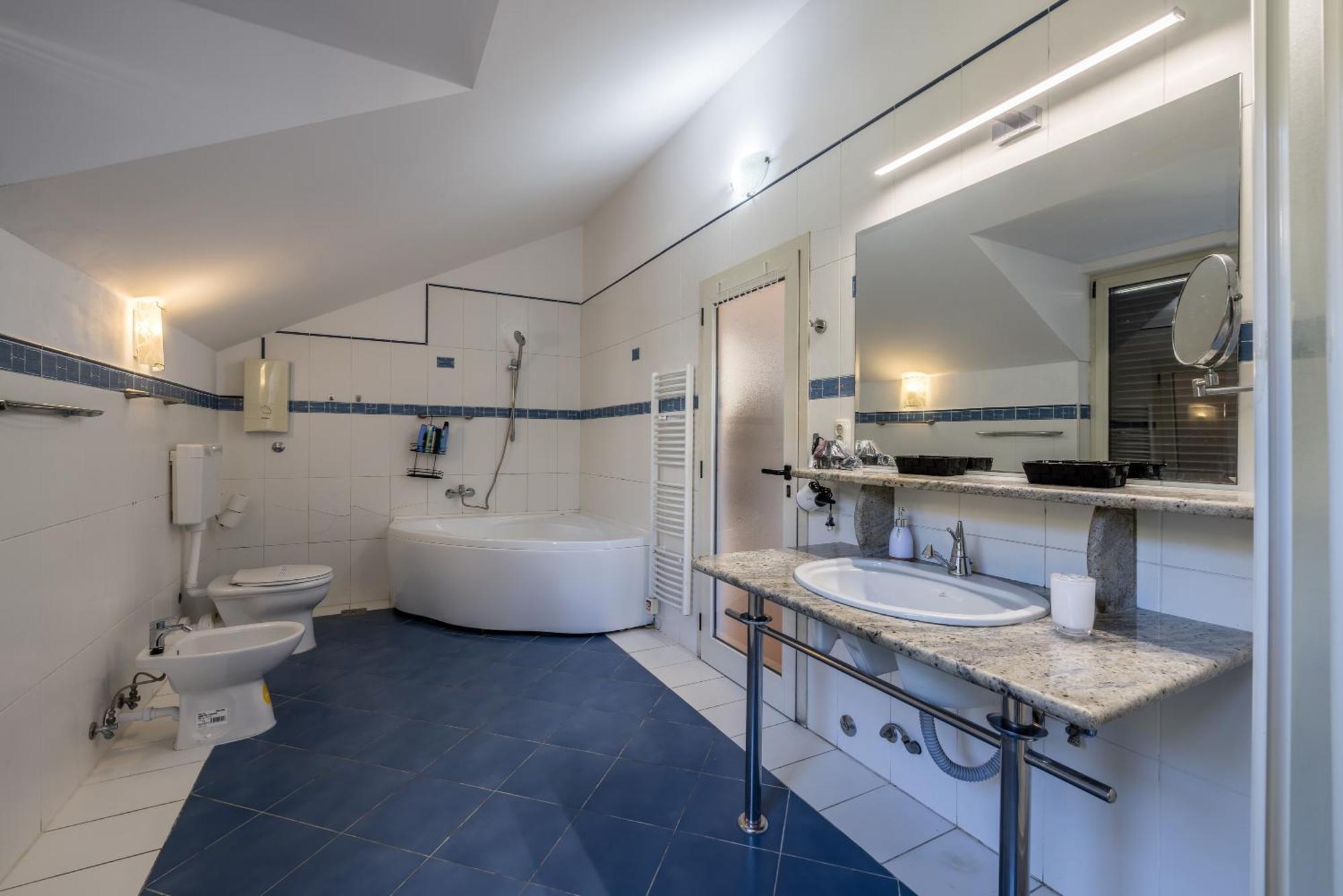 Urban Utopia Penthouse With Private Parking Split Bagian luar foto